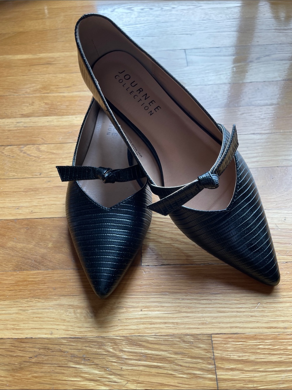 Journee Collection Black Textured Pointed Bow Flats